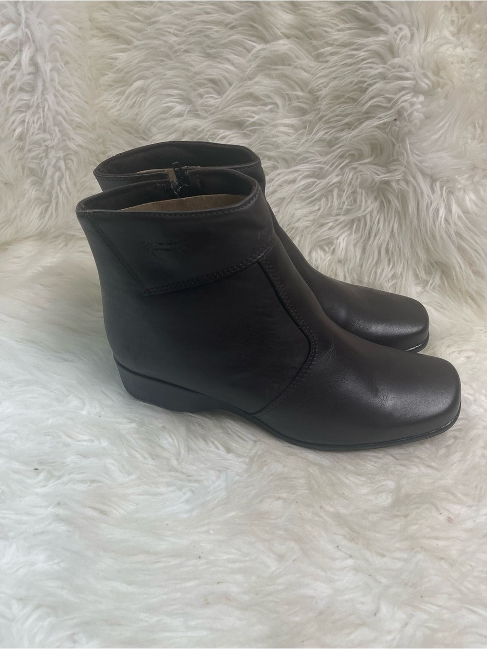Martino Canada dark brown waterproof leather ankle wedge boots SZ11W